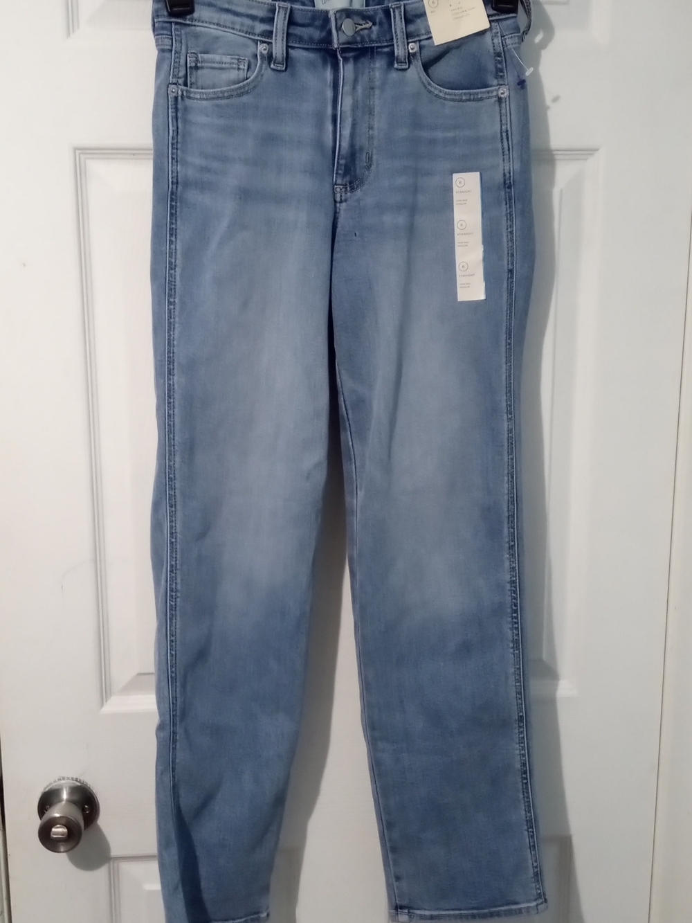 Universal Thread Light Wash Straight Leg Women's Jeans